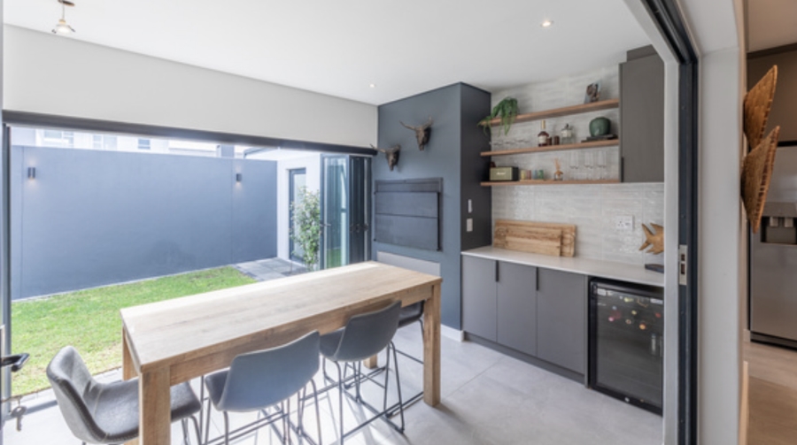 5 Bedroom Property for Sale in Sandown Western Cape